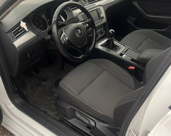 Білий Фольксваген Пассат, об'ємом двигуна 1.97 л та пробігом 312 тис. км за 13200 $, фото 10 на Automoto.ua