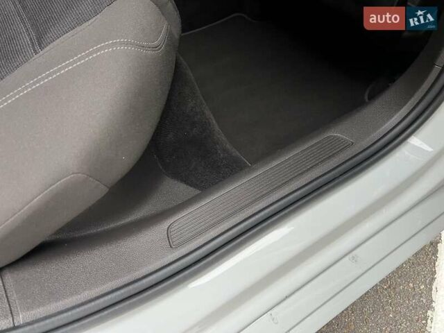 Белый Фольксваген Пассат, объемом двигателя 1.6 л и пробегом 221 тыс. км за 15500 $, фото 26 на Automoto.ua