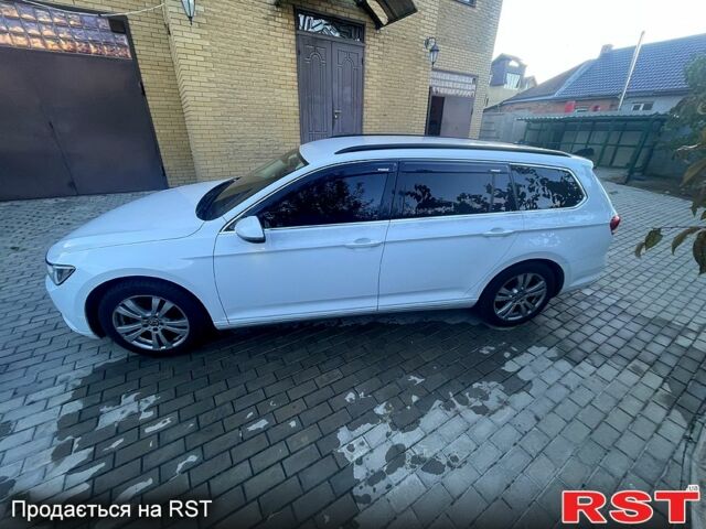 Белый Фольксваген Пассат, объемом двигателя 1.6 л и пробегом 375 тыс. км за 13200 $, фото 1 на Automoto.ua