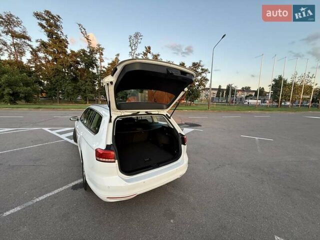 Белый Фольксваген Пассат, объемом двигателя 1.97 л и пробегом 292 тыс. км за 14000 $, фото 6 на Automoto.ua