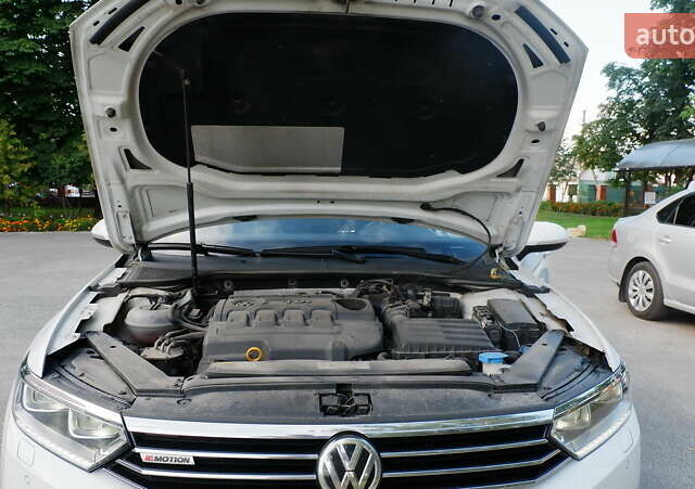 Белый Фольксваген Пассат, объемом двигателя 2 л и пробегом 280 тыс. км за 16400 $, фото 70 на Automoto.ua