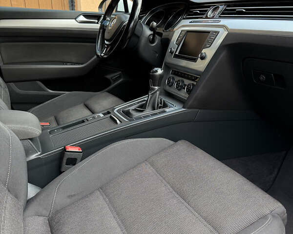 Белый Фольксваген Пассат, объемом двигателя 1.97 л и пробегом 238 тыс. км за 14250 $, фото 28 на Automoto.ua