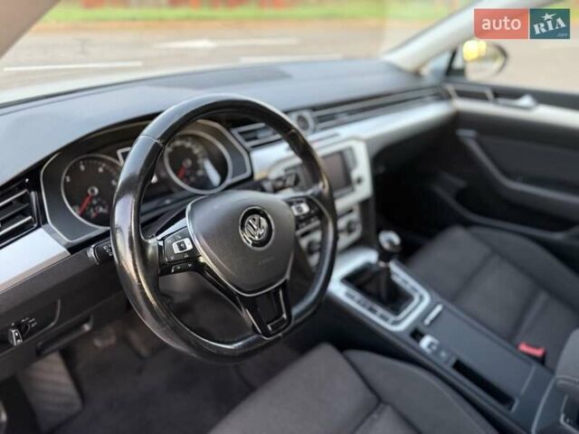 Белый Фольксваген Пассат, объемом двигателя 1.97 л и пробегом 292 тыс. км за 14000 $, фото 10 на Automoto.ua