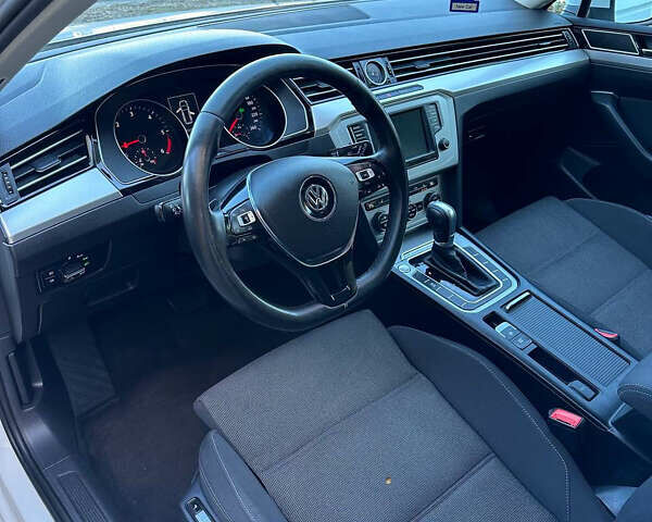 Белый Фольксваген Пассат, объемом двигателя 1.97 л и пробегом 184 тыс. км за 16500 $, фото 37 на Automoto.ua