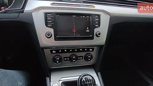 Белый Фольксваген Пассат, объемом двигателя 2 л и пробегом 270 тыс. км за 15000 $, фото 13 на Automoto.ua