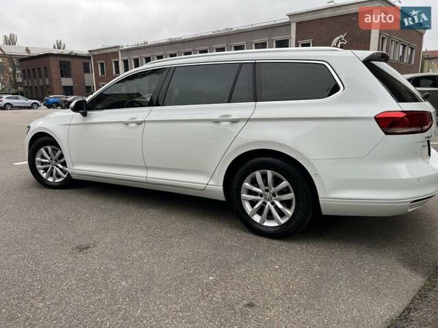 Белый Фольксваген Пассат, объемом двигателя 1.6 л и пробегом 221 тыс. км за 15500 $, фото 6 на Automoto.ua