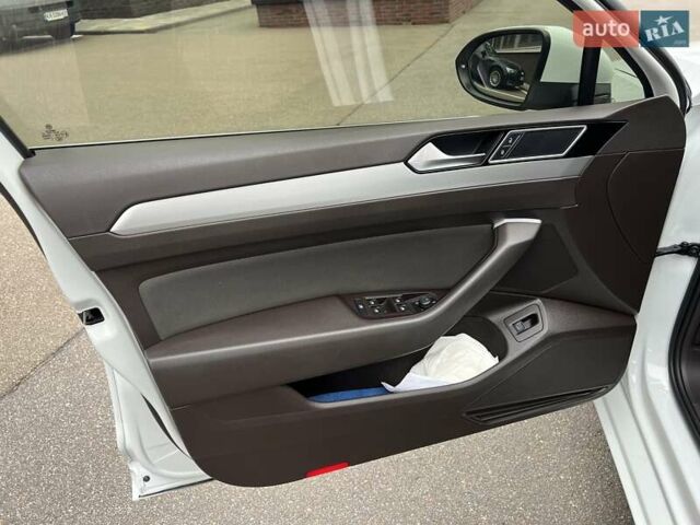 Белый Фольксваген Пассат, объемом двигателя 1.6 л и пробегом 221 тыс. км за 15500 $, фото 15 на Automoto.ua