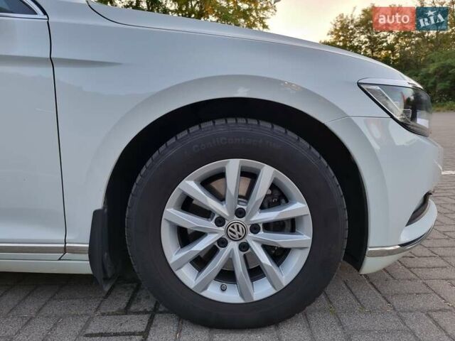 Белый Фольксваген Пассат, объемом двигателя 1.6 л и пробегом 267 тыс. км за 12750 $, фото 17 на Automoto.ua