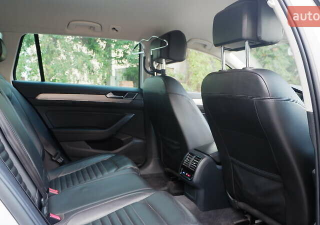 Белый Фольксваген Пассат, объемом двигателя 2 л и пробегом 280 тыс. км за 16400 $, фото 30 на Automoto.ua