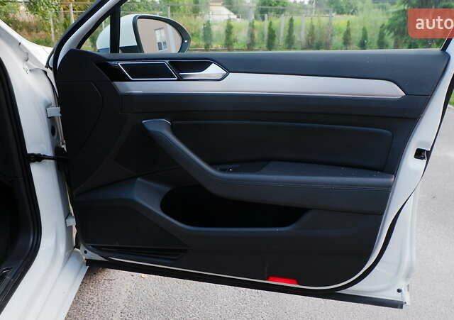 Белый Фольксваген Пассат, объемом двигателя 2 л и пробегом 280 тыс. км за 16400 $, фото 52 на Automoto.ua