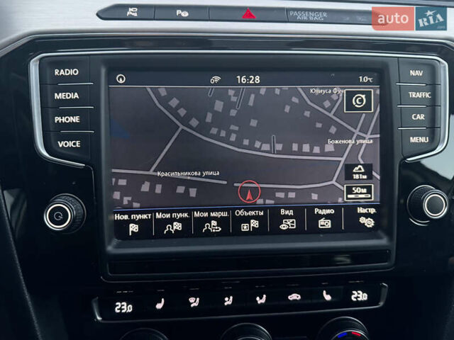 Білий Фольксваген Пассат, об'ємом двигуна 2 л та пробігом 215 тис. км за 16999 $, фото 42 на Automoto.ua