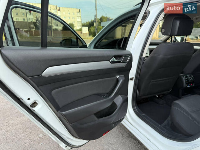 Білий Фольксваген Пассат, об'ємом двигуна 2 л та пробігом 330 тис. км за 11500 $, фото 21 на Automoto.ua