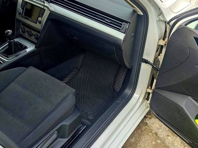 Білий Фольксваген Пассат, об'ємом двигуна 1.6 л та пробігом 220 тис. км за 14000 $, фото 8 на Automoto.ua