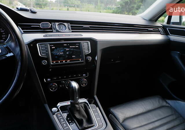 Белый Фольксваген Пассат, объемом двигателя 2 л и пробегом 280 тыс. км за 16400 $, фото 62 на Automoto.ua