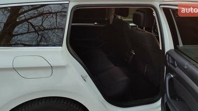 Белый Фольксваген Пассат, объемом двигателя 2 л и пробегом 270 тыс. км за 15000 $, фото 34 на Automoto.ua