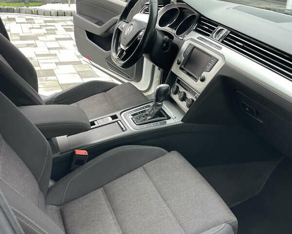 Белый Фольксваген Пассат, объемом двигателя 1.97 л и пробегом 295 тыс. км за 13400 $, фото 19 на Automoto.ua