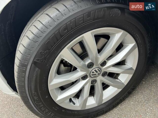Белый Фольксваген Пассат, объемом двигателя 1.6 л и пробегом 221 тыс. км за 15500 $, фото 17 на Automoto.ua