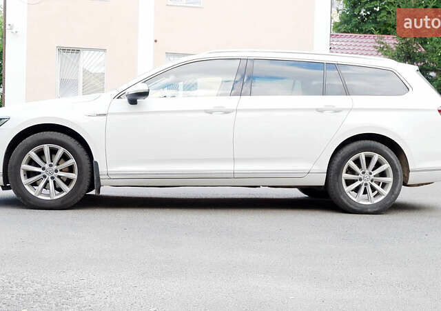 Белый Фольксваген Пассат, объемом двигателя 2 л и пробегом 280 тыс. км за 16400 $, фото 3 на Automoto.ua