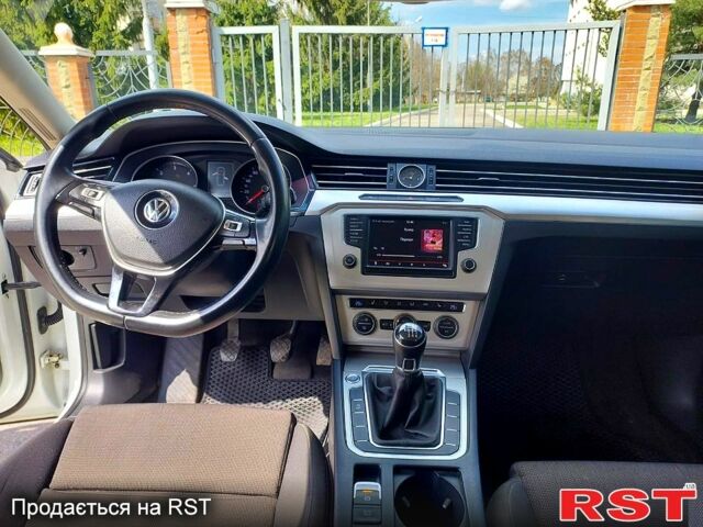 Белый Фольксваген Пассат, объемом двигателя 2 л и пробегом 320 тыс. км за 14700 $, фото 9 на Automoto.ua