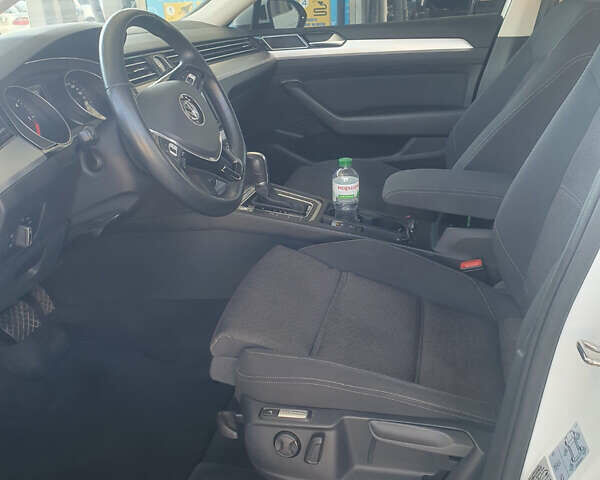 Белый Фольксваген Пассат, объемом двигателя 1.97 л и пробегом 215 тыс. км за 15100 $, фото 6 на Automoto.ua