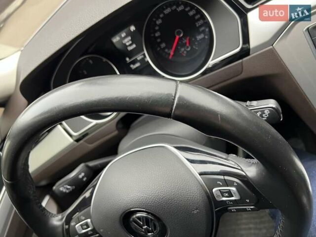 Белый Фольксваген Пассат, объемом двигателя 1.6 л и пробегом 221 тыс. км за 15500 $, фото 13 на Automoto.ua