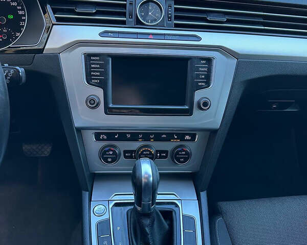 Белый Фольксваген Пассат, объемом двигателя 1.97 л и пробегом 184 тыс. км за 16500 $, фото 46 на Automoto.ua