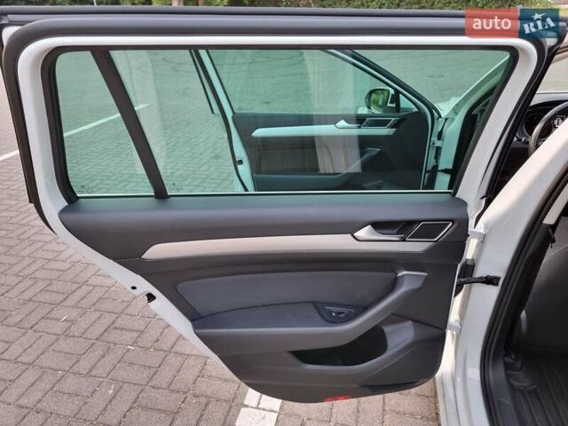 Белый Фольксваген Пассат, объемом двигателя 1.6 л и пробегом 267 тыс. км за 12750 $, фото 26 на Automoto.ua