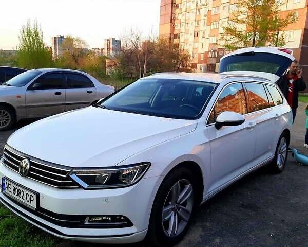 Белый Фольксваген Пассат, объемом двигателя 1.6 л и пробегом 169 тыс. км за 14200 $, фото 2 на Automoto.ua