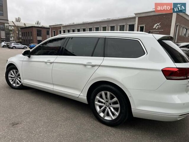 Белый Фольксваген Пассат, объемом двигателя 1.6 л и пробегом 221 тыс. км за 15500 $, фото 8 на Automoto.ua