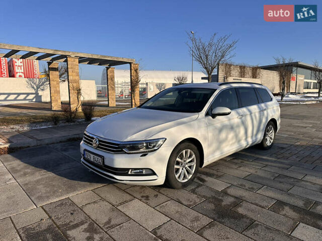 Белый Фольксваген Пассат, объемом двигателя 2 л и пробегом 300 тыс. км за 12500 $, фото 1 на Automoto.ua