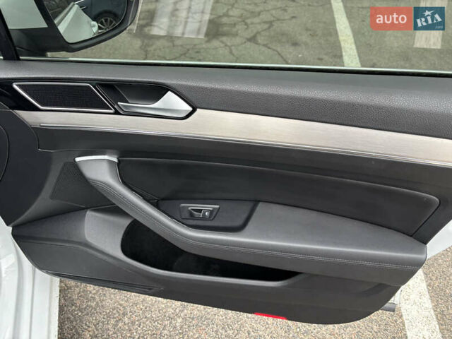 Белый Фольксваген Пассат, объемом двигателя 1.97 л и пробегом 246 тыс. км за 14999 $, фото 21 на Automoto.ua