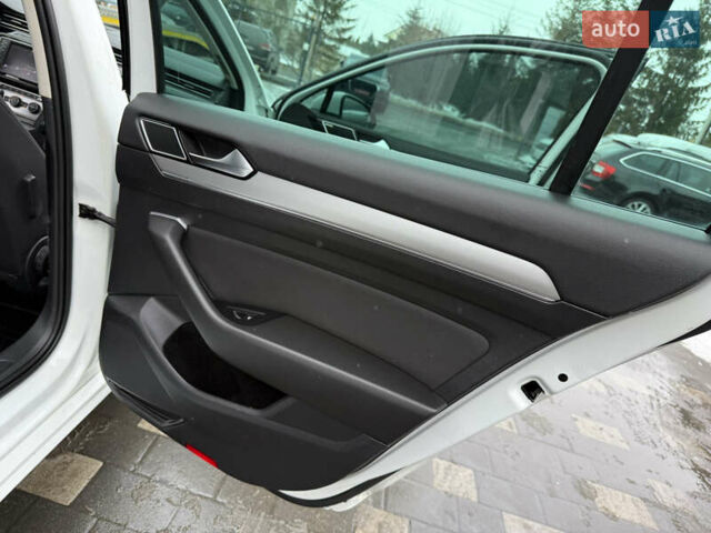 Белый Фольксваген Пассат, объемом двигателя 1.97 л и пробегом 236 тыс. км за 13750 $, фото 73 на Automoto.ua