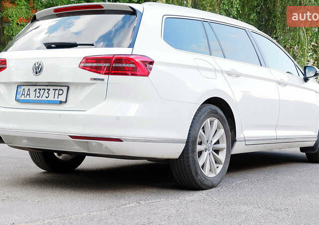 Белый Фольксваген Пассат, объемом двигателя 2 л и пробегом 280 тыс. км за 16400 $, фото 5 на Automoto.ua