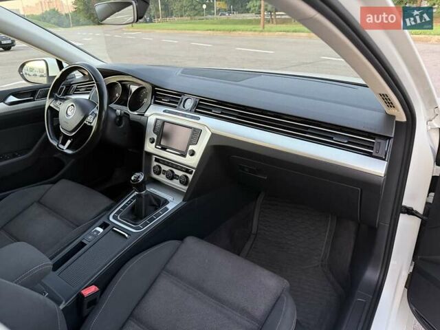 Белый Фольксваген Пассат, объемом двигателя 1.97 л и пробегом 292 тыс. км за 14000 $, фото 9 на Automoto.ua