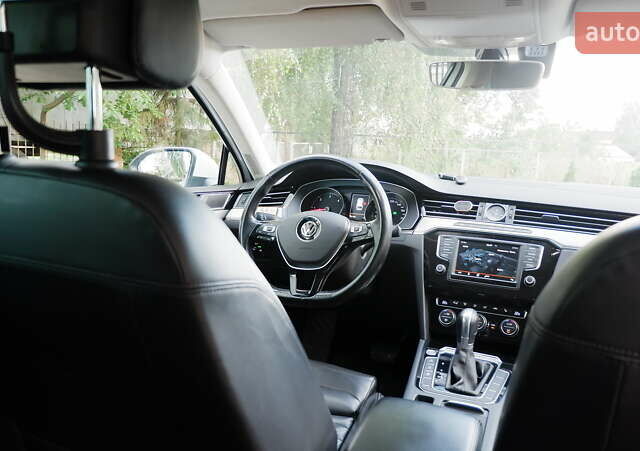 Белый Фольксваген Пассат, объемом двигателя 2 л и пробегом 280 тыс. км за 16400 $, фото 31 на Automoto.ua