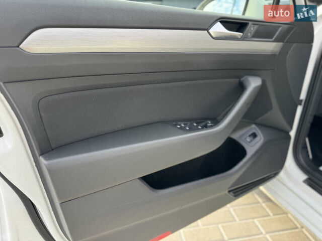 Белый Фольксваген Пассат, объемом двигателя 2 л и пробегом 291 тыс. км за 13500 $, фото 40 на Automoto.ua