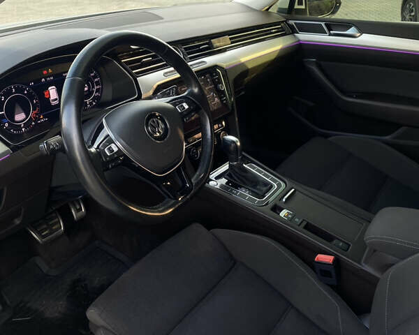 Белый Фольксваген Пассат, объемом двигателя 2 л и пробегом 245 тыс. км за 15900 $, фото 6 на Automoto.ua