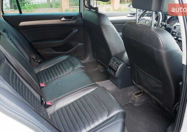 Белый Фольксваген Пассат, объемом двигателя 2 л и пробегом 280 тыс. км за 16400 $, фото 29 на Automoto.ua