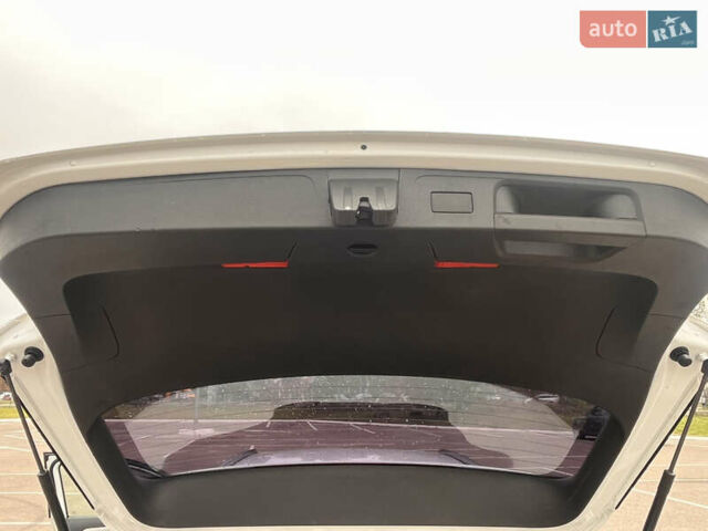 Білий Фольксваген Пассат, об'ємом двигуна 1.97 л та пробігом 312 тис. км за 13200 $, фото 16 на Automoto.ua