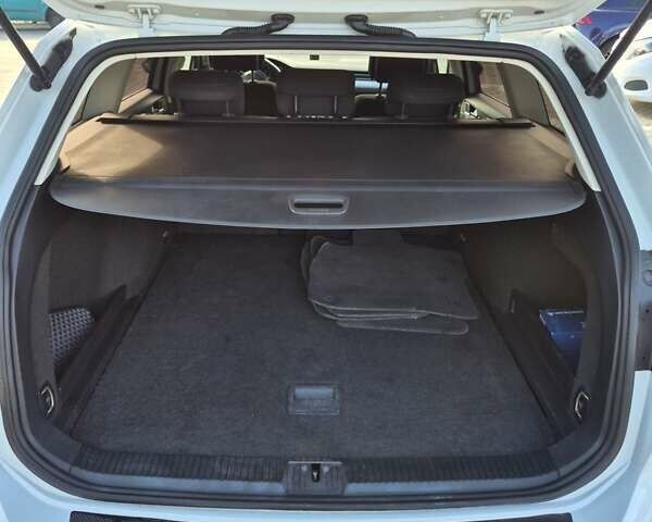 Білий Фольксваген Пассат, об'ємом двигуна 1.97 л та пробігом 302 тис. км за 13200 $, фото 19 на Automoto.ua