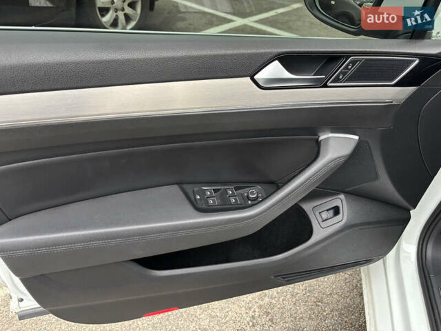 Белый Фольксваген Пассат, объемом двигателя 1.97 л и пробегом 246 тыс. км за 14999 $, фото 12 на Automoto.ua