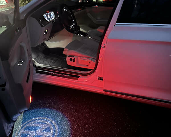 Белый Фольксваген Пассат, объемом двигателя 1.97 л и пробегом 240 тыс. км за 19300 $, фото 12 на Automoto.ua