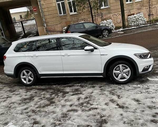 Белый Фольксваген Пассат, объемом двигателя 2 л и пробегом 205 тыс. км за 19800 $, фото 4 на Automoto.ua