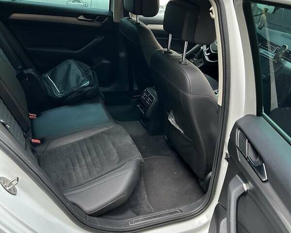 Білий Фольксваген Пассат, об'ємом двигуна 1.97 л та пробігом 290 тис. км за 19200 $, фото 16 на Automoto.ua