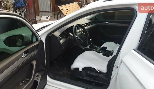Білий Фольксваген Пассат, об'ємом двигуна 1.6 л та пробігом 298 тис. км за 13450 $, фото 16 на Automoto.ua