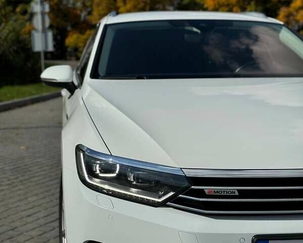 Білий Фольксваген Пассат, об'ємом двигуна 1.97 л та пробігом 230 тис. км за 17500 $, фото 2 на Automoto.ua