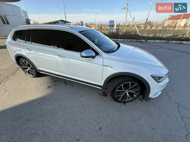 Белый Фольксваген Пассат, объемом двигателя 1.97 л и пробегом 195 тыс. км за 16999 $, фото 32 на Automoto.ua