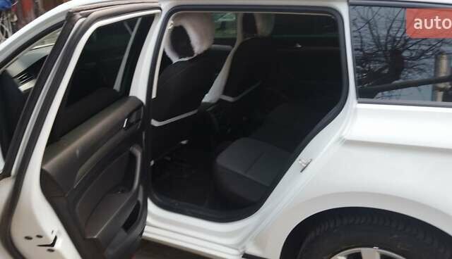 Білий Фольксваген Пассат, об'ємом двигуна 1.6 л та пробігом 298 тис. км за 13450 $, фото 12 на Automoto.ua