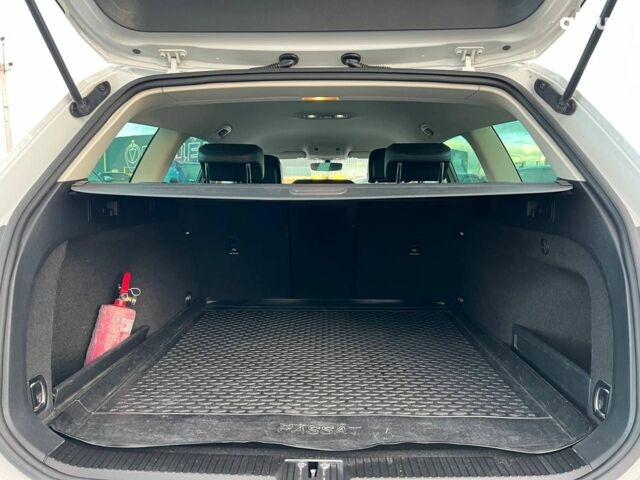 Белый Фольксваген Пассат, объемом двигателя 2 л и пробегом 316 тыс. км за 19480 $, фото 40 на Automoto.ua