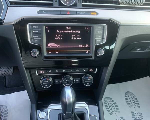 Білий Фольксваген Пассат, об'ємом двигуна 1.97 л та пробігом 230 тис. км за 17500 $, фото 24 на Automoto.ua